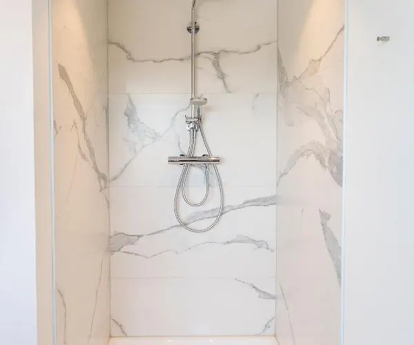 Gravenstraat לינה וארוחת בוקר דה בורג